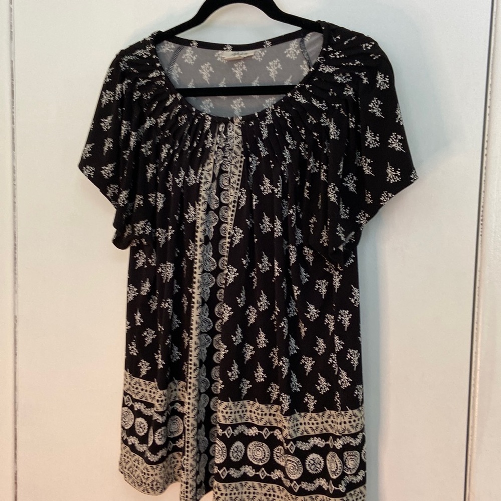 Style & Co  XL black patterned top.